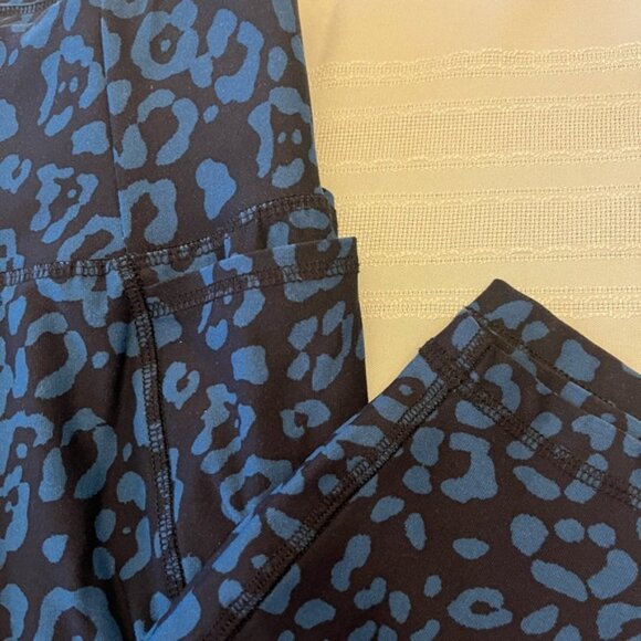 Blue and Black Leopard Print Leggings size 18 /20 - Picture 3 of 6